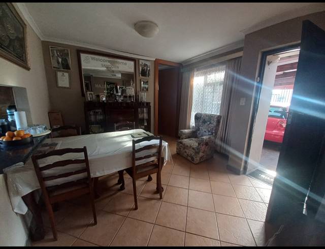 6 BEDROOM HOUSE FOR SALE IN WOODLANDS